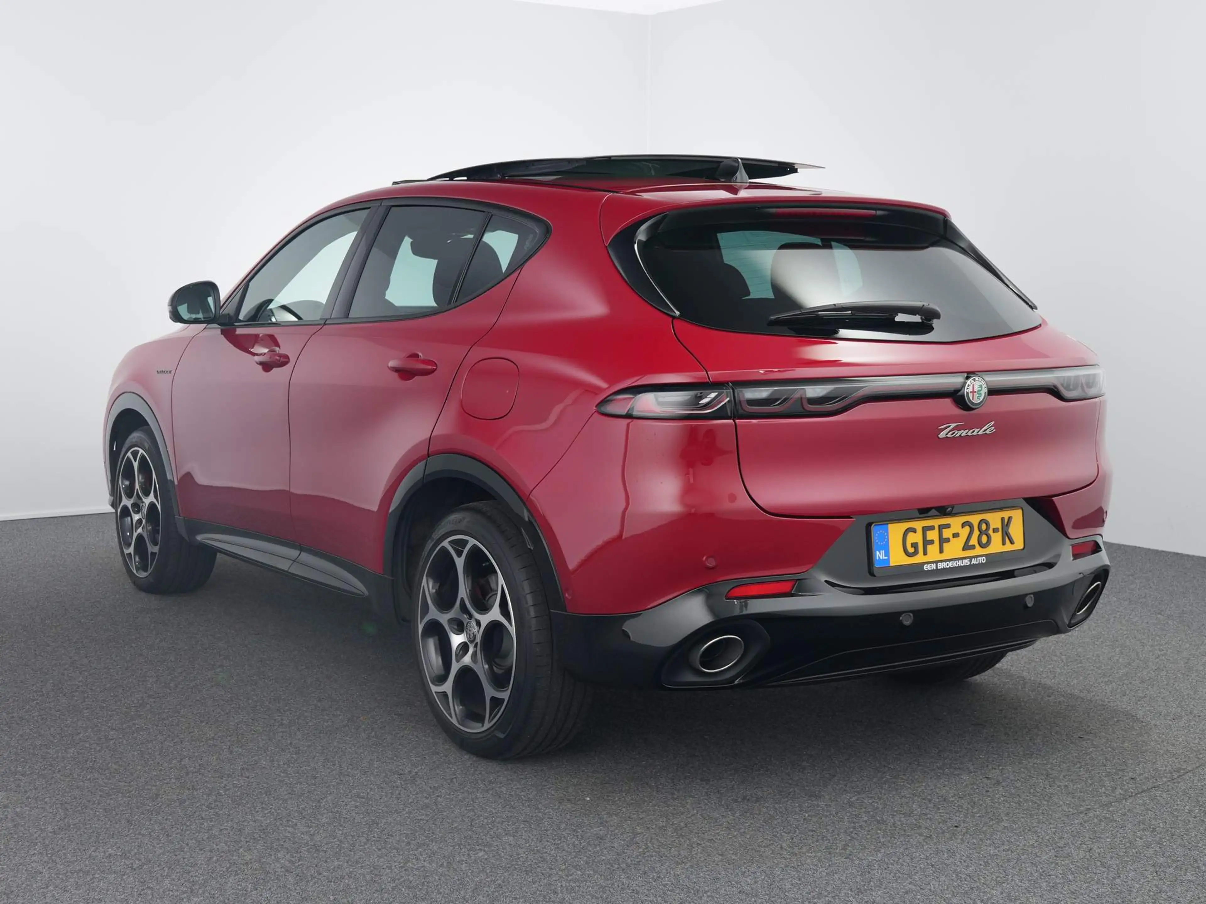 Alfa Romeo Tonale 1.3T PHEV Veloce — photo 10