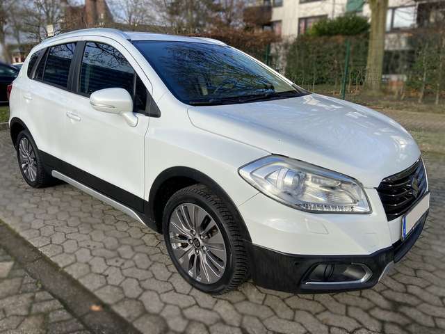 Imagine Suzuki SX4 S-Cross SX4 S-Cross 1.6 Comfort+ Navi LEDER Panorama