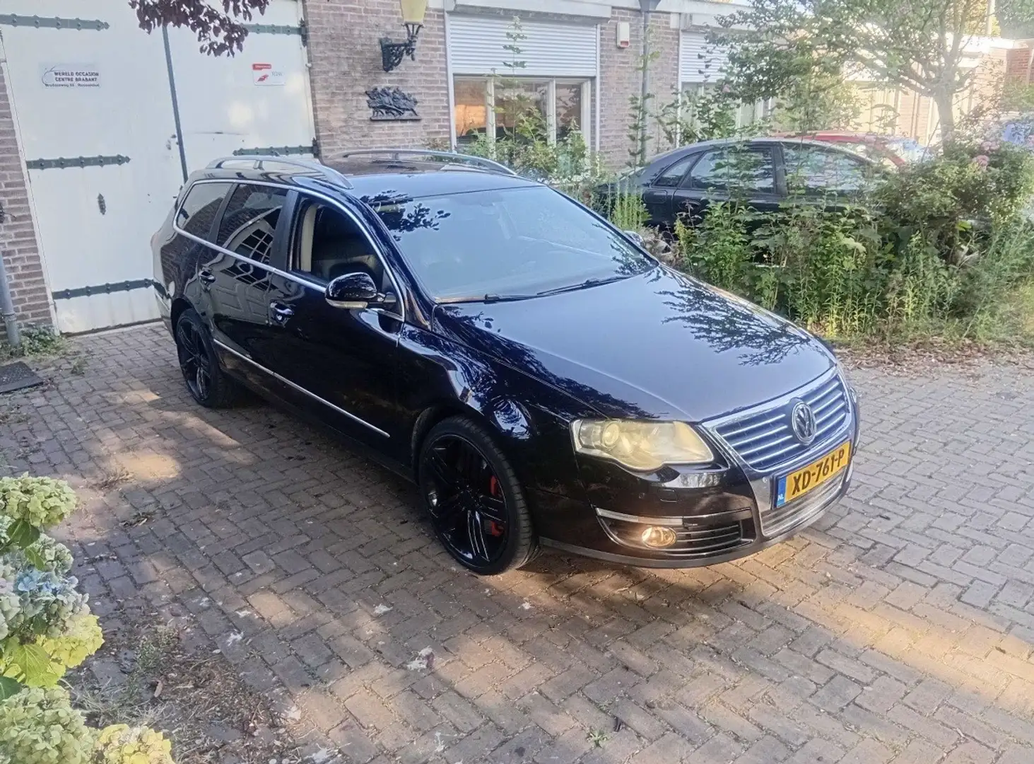 Volkswagen Passat 3.2 V6 Comfortl. 4M Zwart - 1