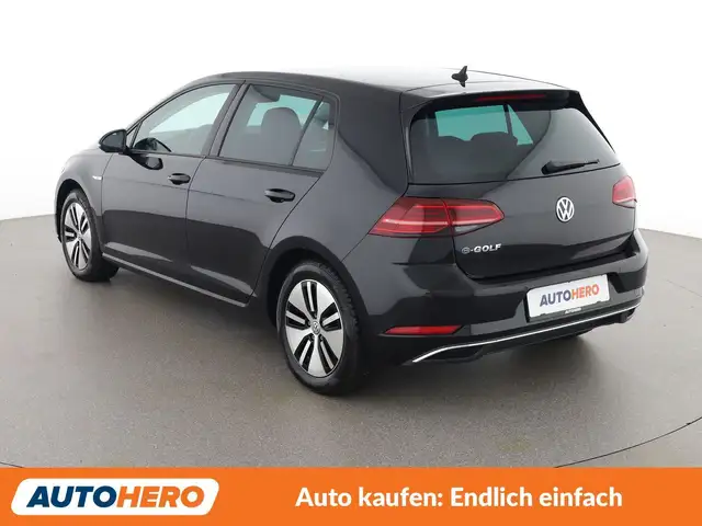 Volkswagen Golf view 4