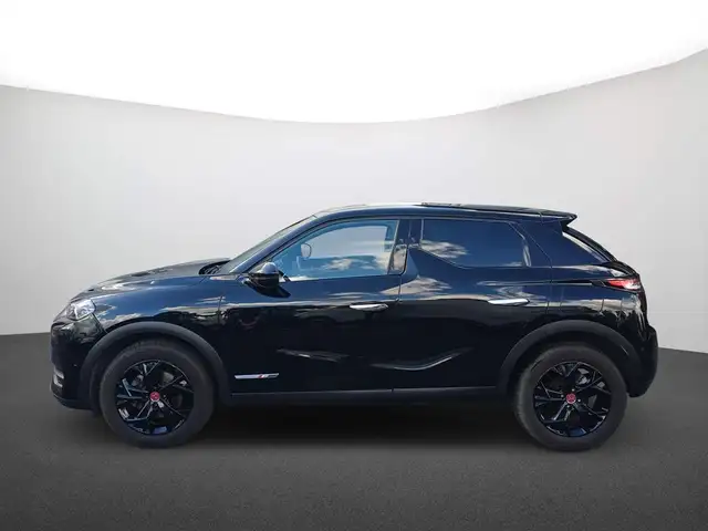 DS Automobiles DS 3 view 5