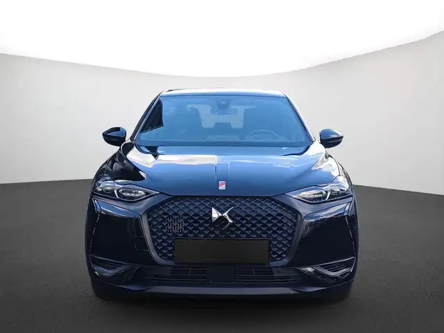 DS Automobiles DS 3 view 3