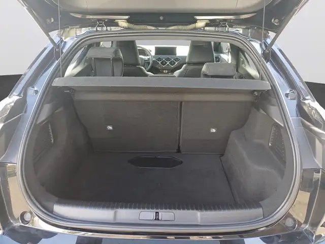 DS Automobiles DS 3 view 9