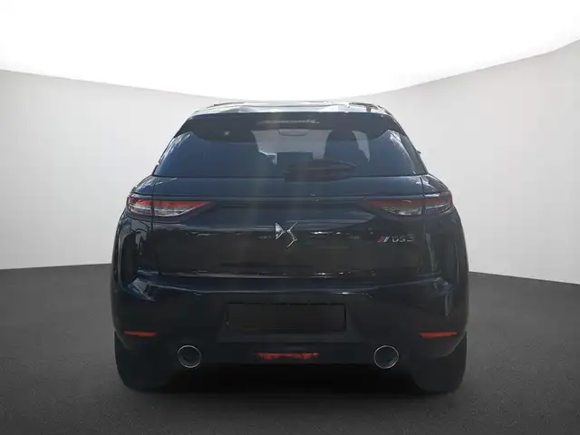 DS Automobiles DS 3 view 4