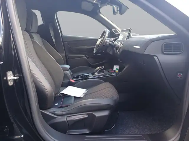 DS Automobiles DS 3 view 13