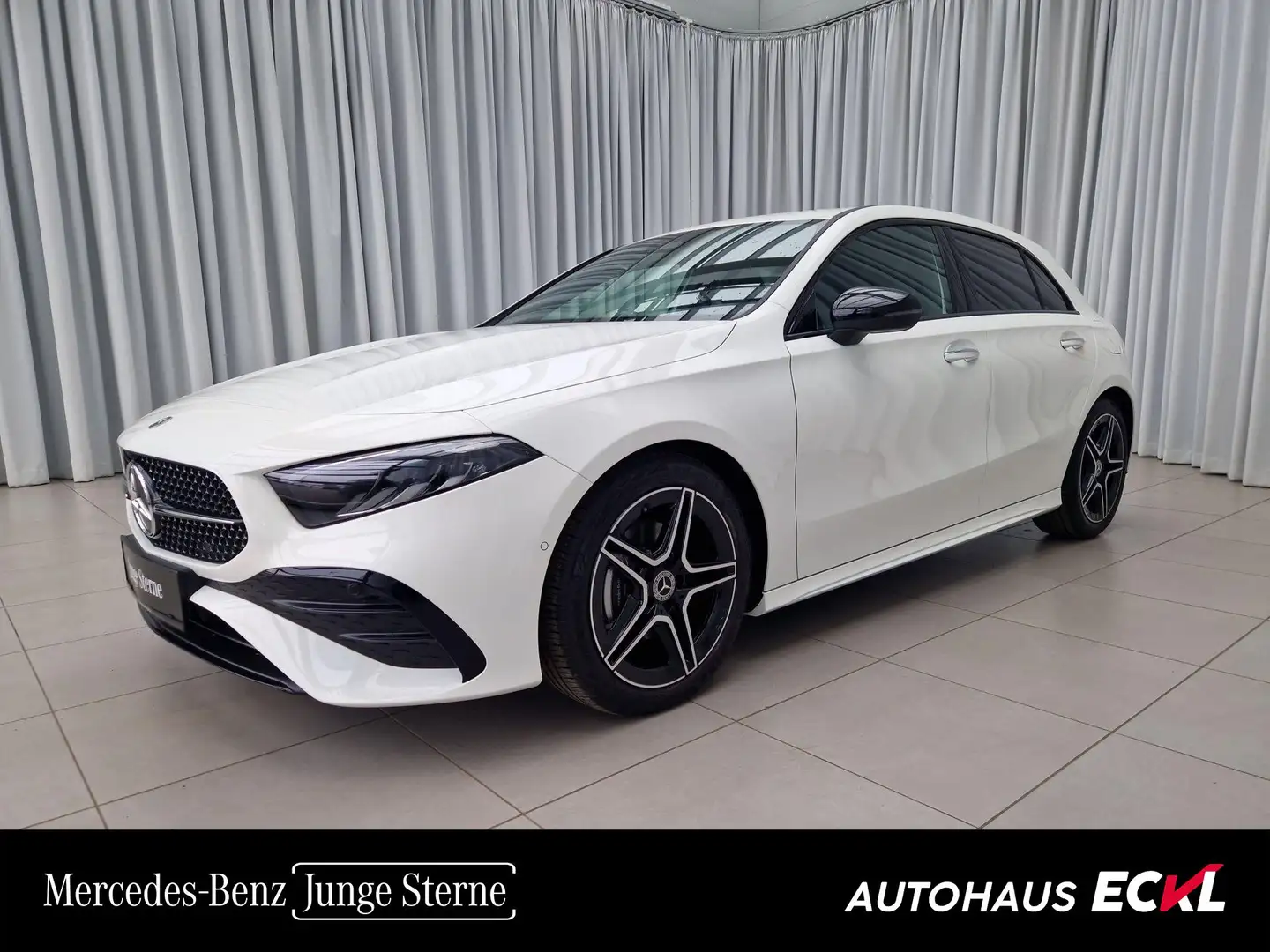 Mercedes-Benz A 180 Kompaktlimousine AMG Line Weiß - 1