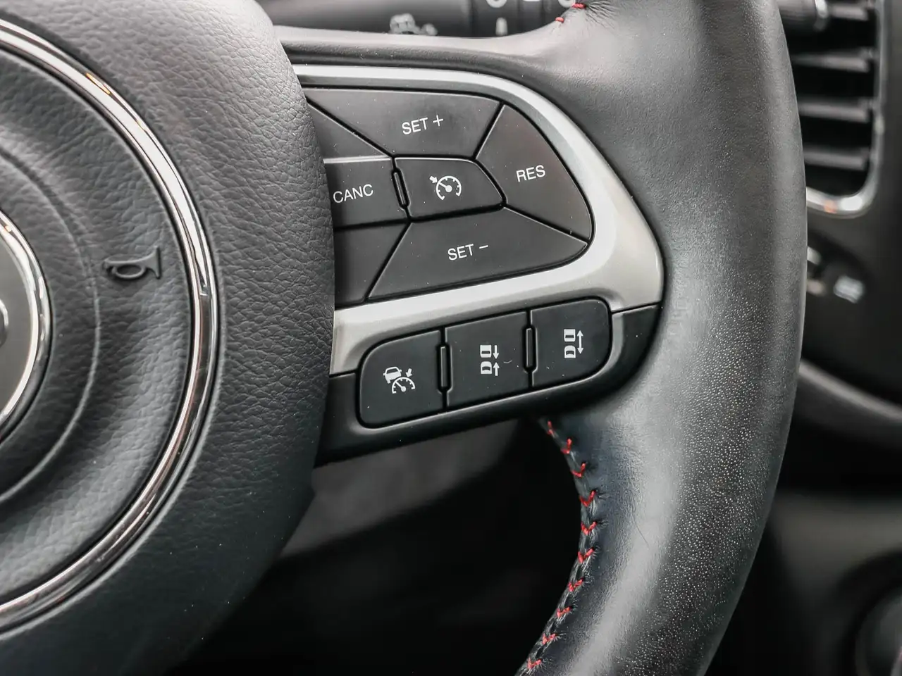 Jeep Compass photo Jeep Compass