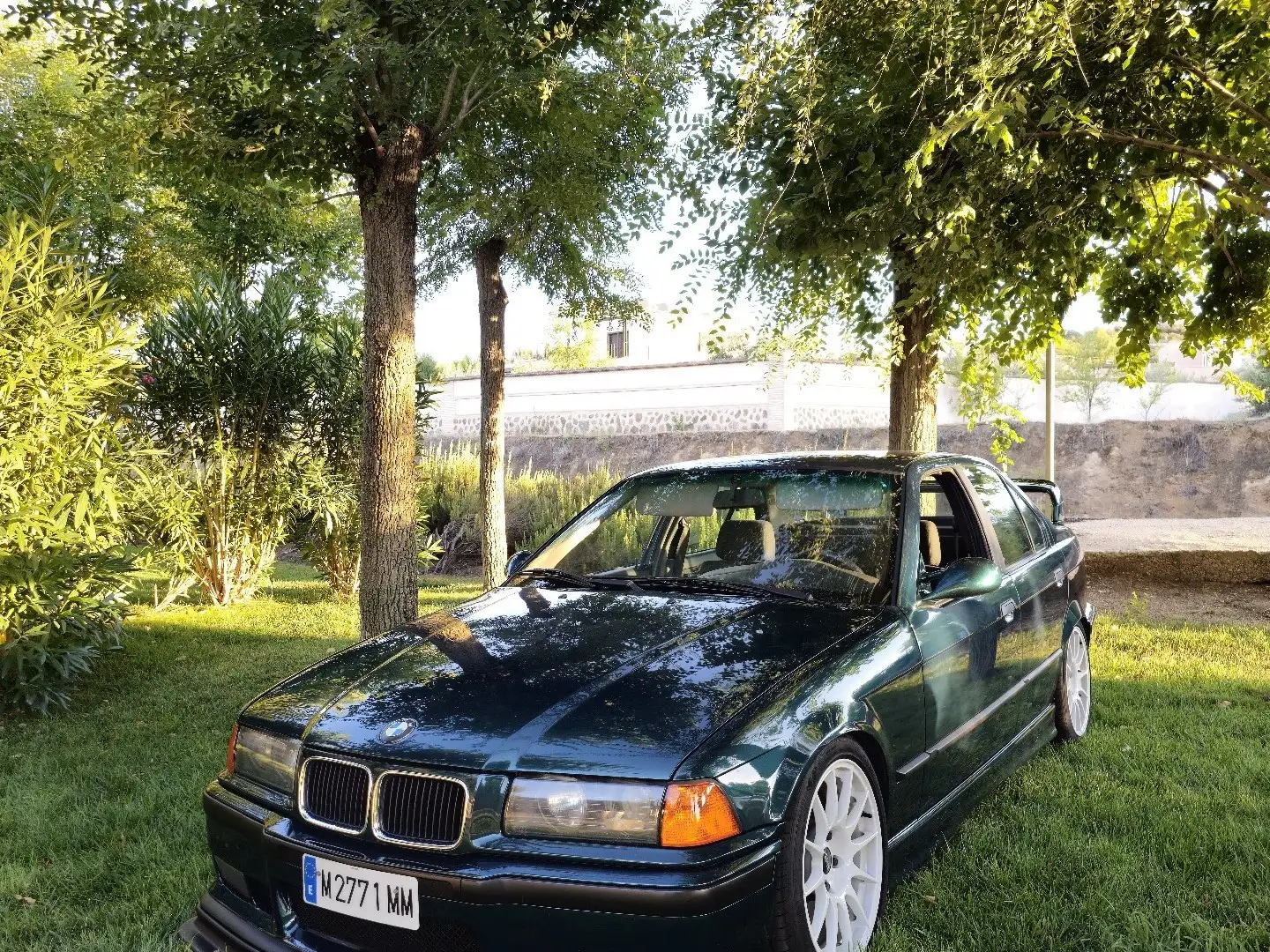 BMW 325 325i zelena - 2