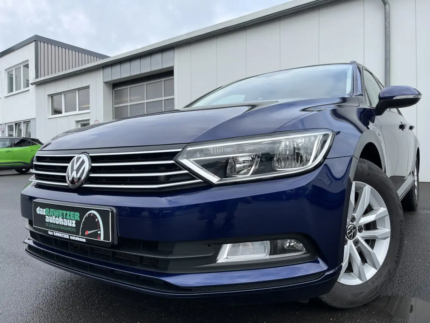 Volkswagen Passat Variant 2.0 TDI 119€ m. 20% Anzahlung Navi ACC SHZ Klima Blau - 1