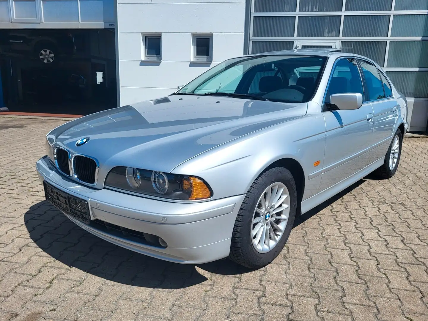 BMW 520 i A Exclusive/Leder/eSD/Navi/Liebhaberauto Silber - 1