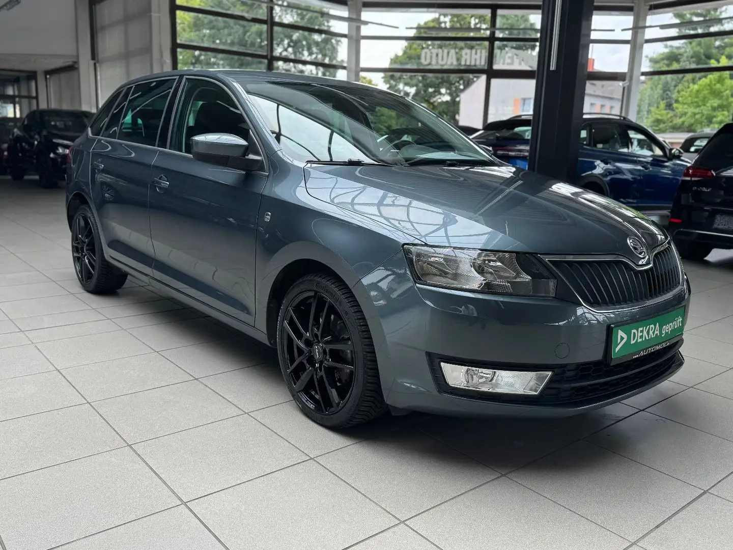 Skoda Rapid/Spaceback Spaceback 1.2TSI Drive *AHK*PDC*SHZ* Šedá - 2