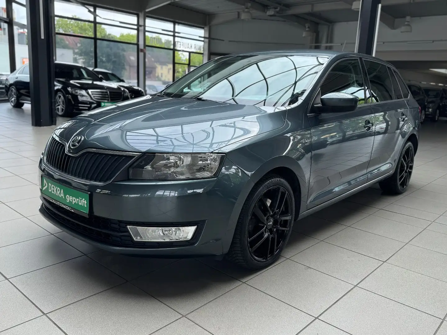 Skoda Rapid/Spaceback Spaceback 1.2TSI Drive *AHK*PDC*SHZ* Šedá - 1