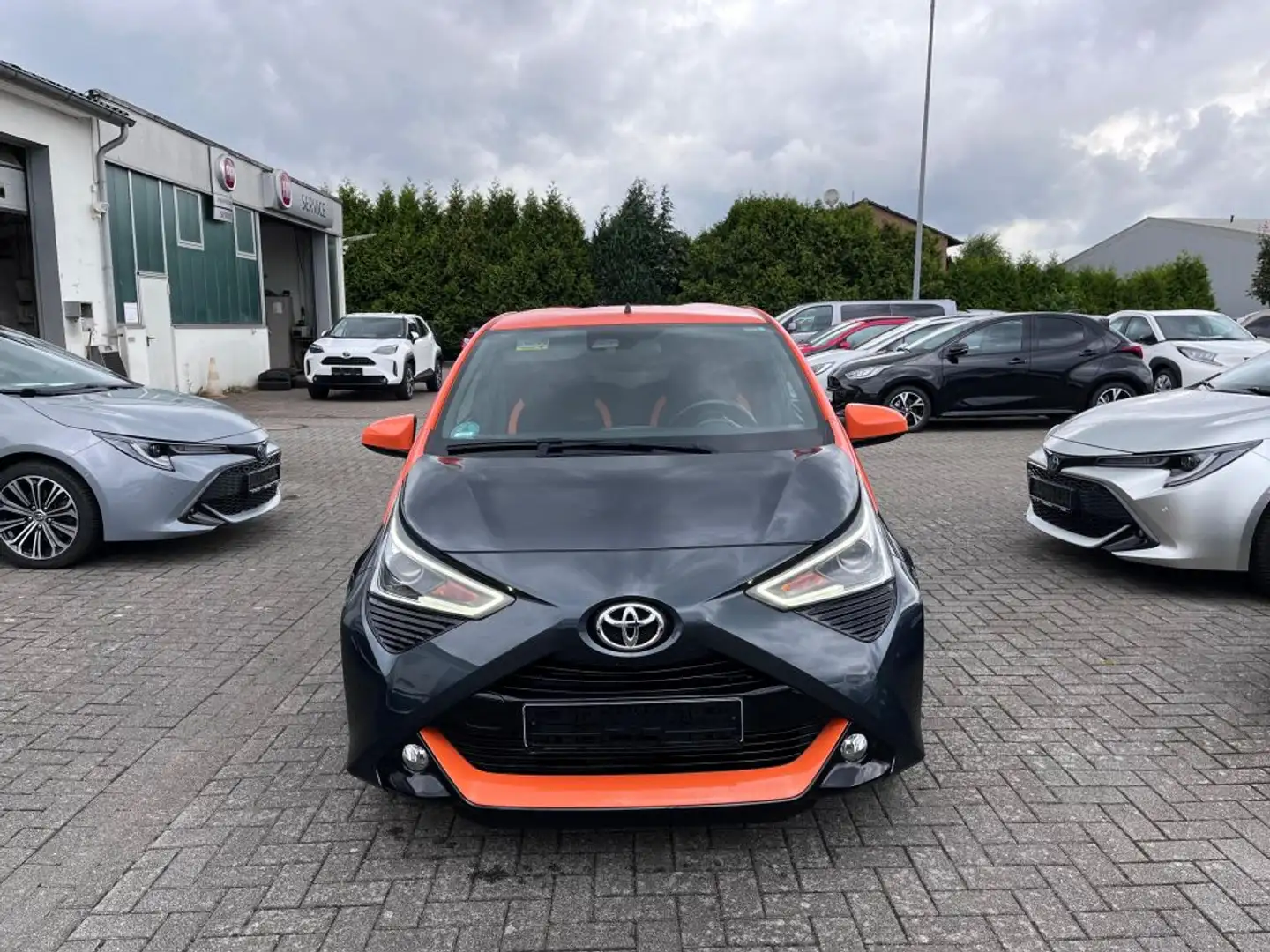 Toyota Aygo x-JBL Grau - 1
