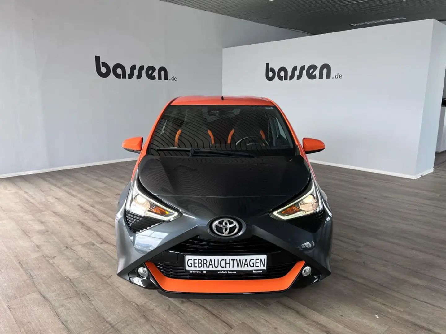 Toyota Aygo x-JBL Grau - 1
