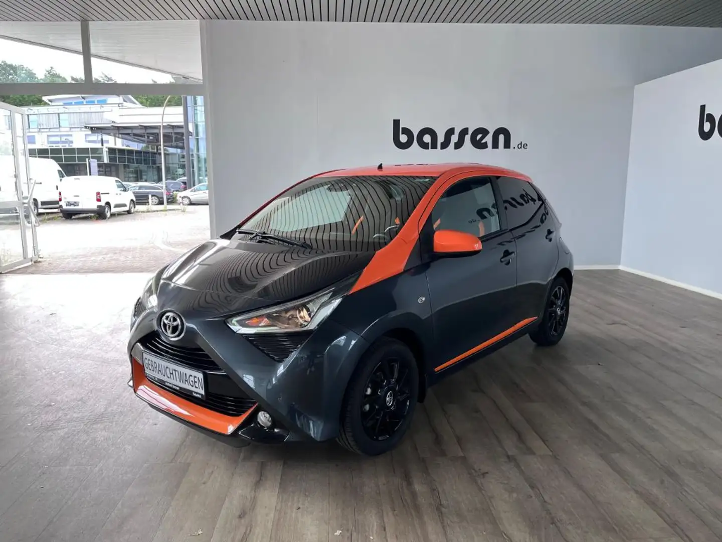 Toyota Aygo x-JBL Grau - 2
