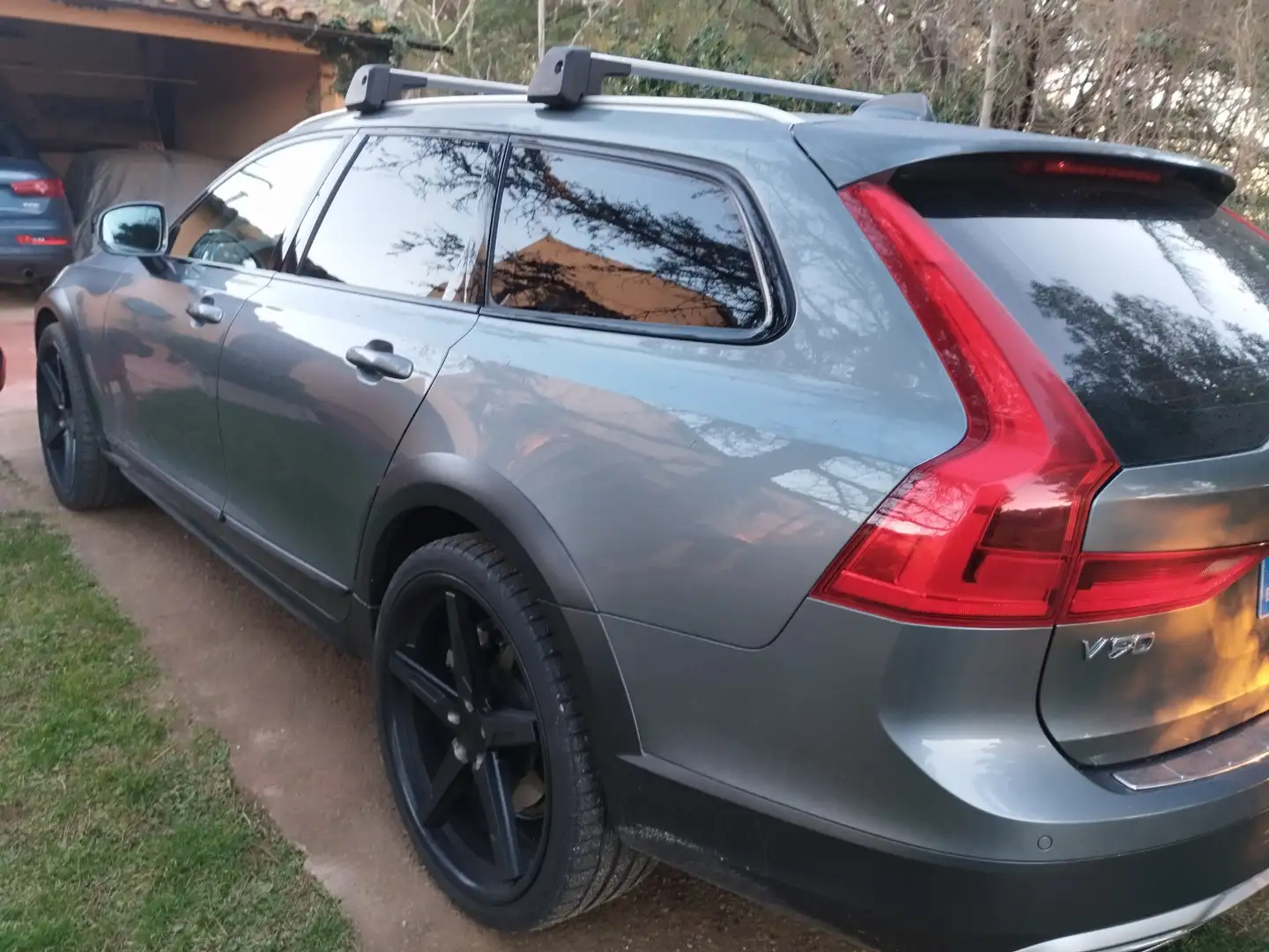 Volvo V90 Cross Country D4 Pro AWD Aut. Gris - 2