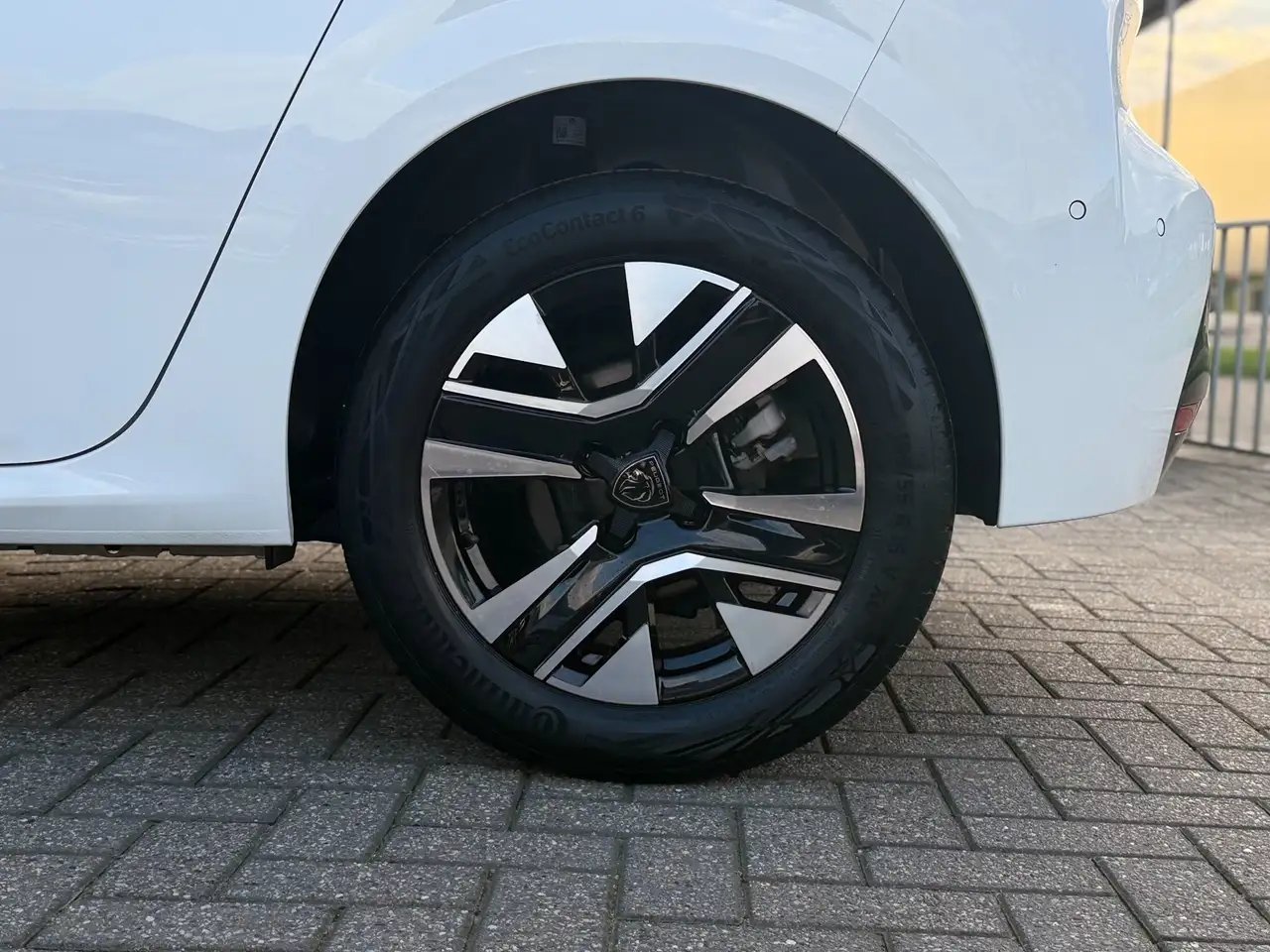 Peugeot 208 1.2 Hybrid 110PK e-DCS6 Allure Dodehoekdetectie, миниатюра 25