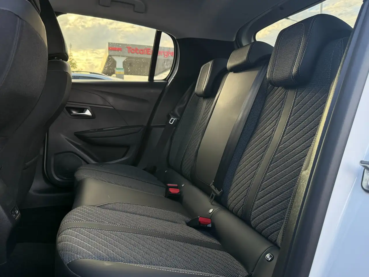 Peugeot 208 1.2 Hybrid 110PK e-DCS6 Allure Dodehoekdetectie, миниатюра 22