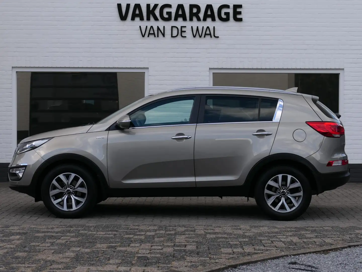 Kia Sportage 2.0 ExecutiveLine 4WD | Leder | Achteruitrijcamera Gris - 2