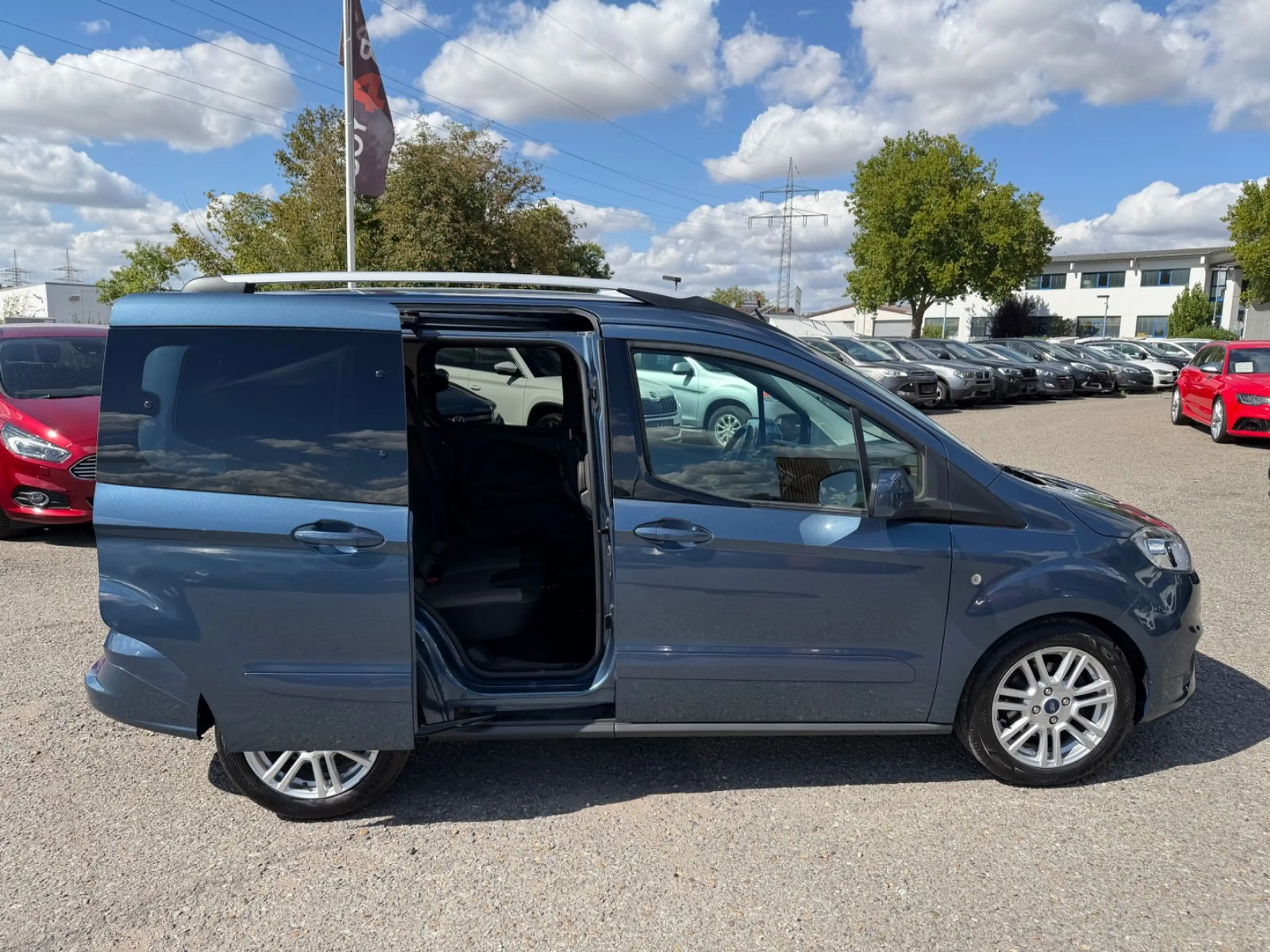 Ford Tourneo Courier Titanium 1.0 EcoBoost 1.Hand Eu6 — photo 11