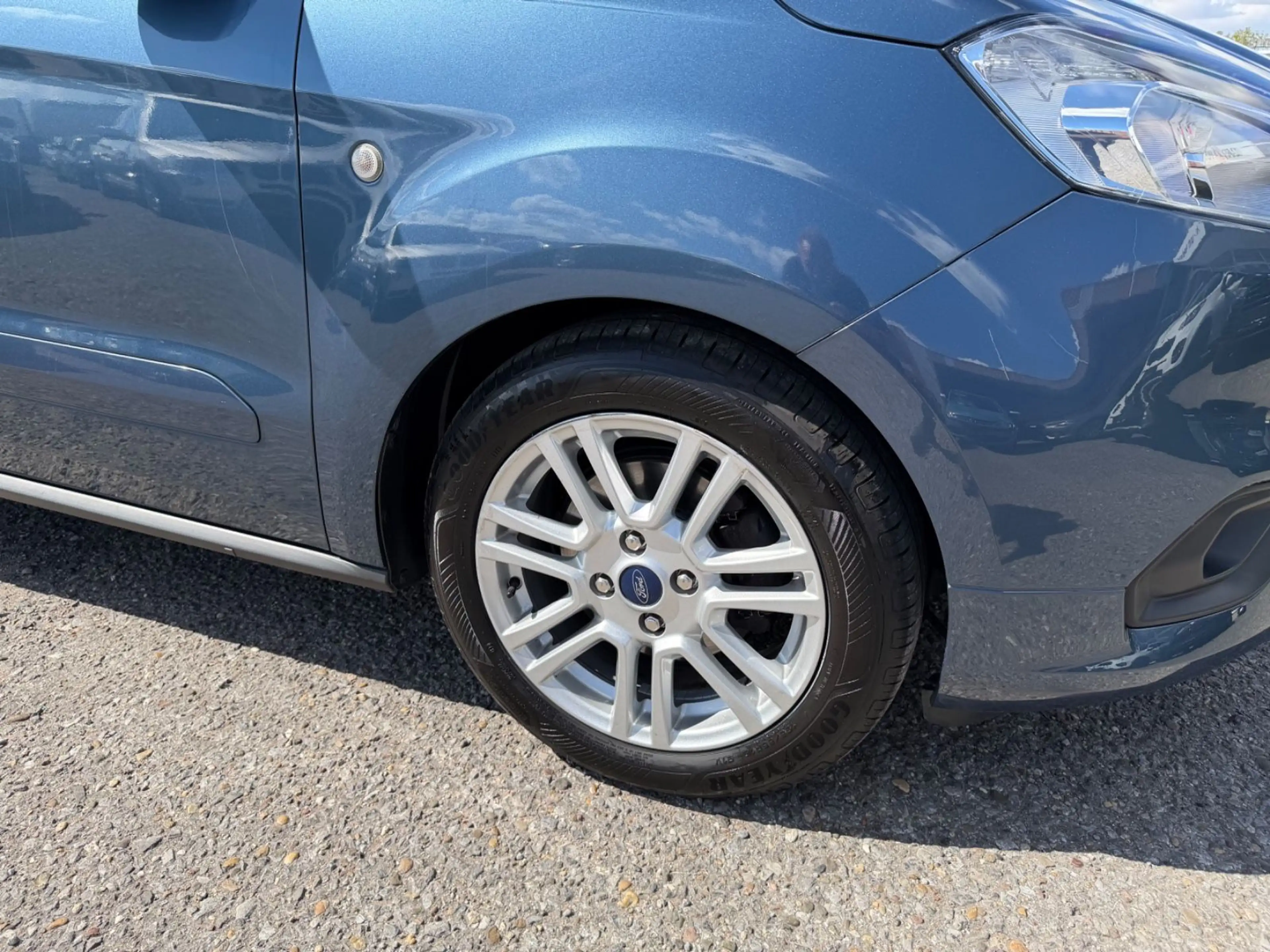 Ford Tourneo Courier Titanium 1.0 EcoBoost 1.Hand Eu6 — photo 4