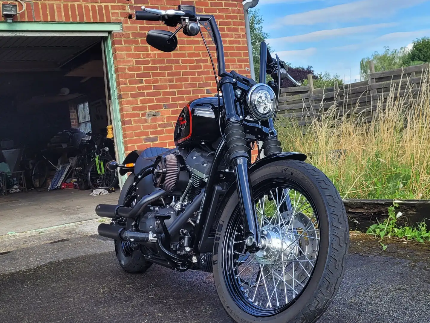 Harley-Davidson Street Bob Černá - 1