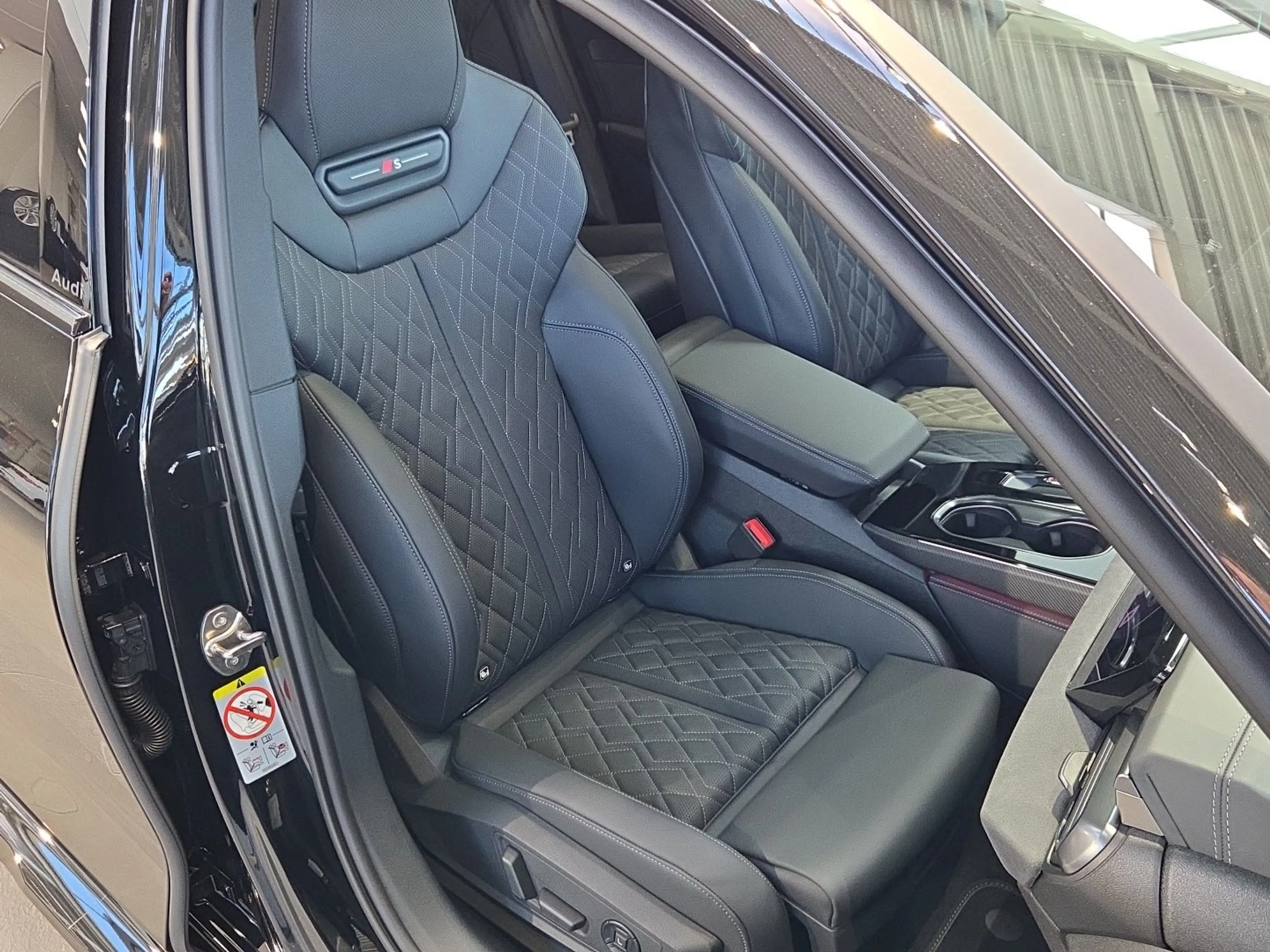 Audi A6 allroad e-hybrid quattro 270 kW — photo 14