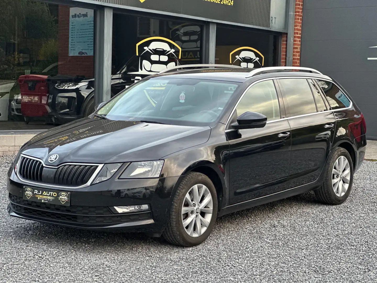 Skoda Octavia Octavia SW 1.6 CR TDi boite auto DSG (EU6.2) Noir - 1