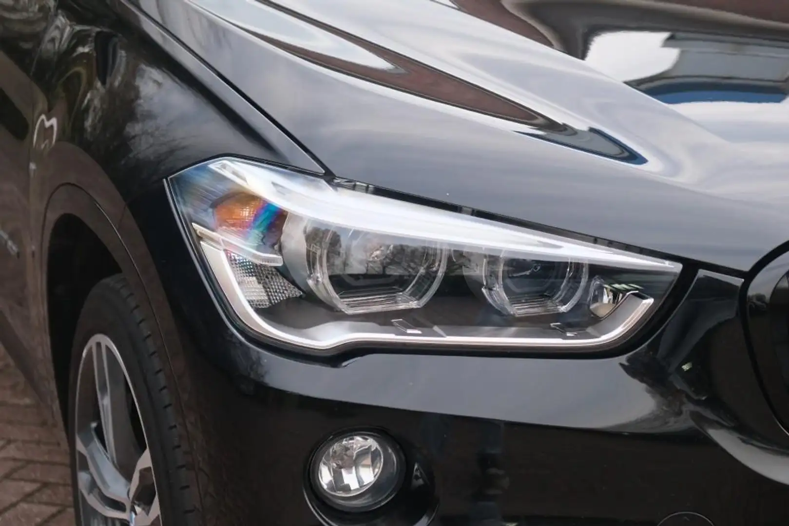 BMW X1 sDrive20i 192pk Aut. High Executive | M Sport | Na Noir - 2