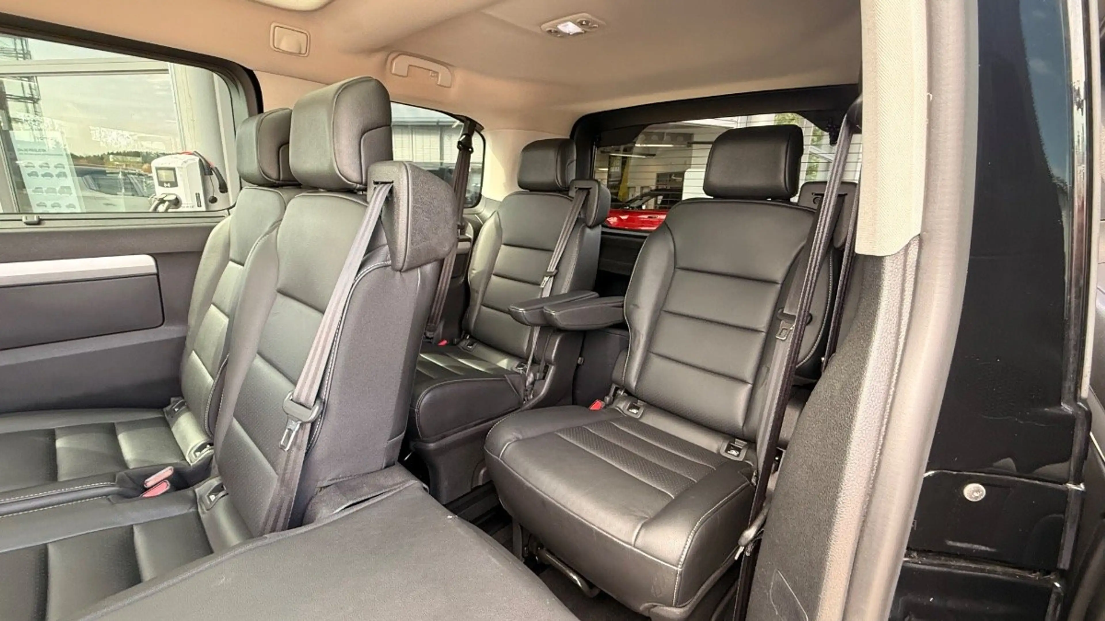 Opel Zafira Life Electric (75kWh) (L2) -e Elegance M — photo 9