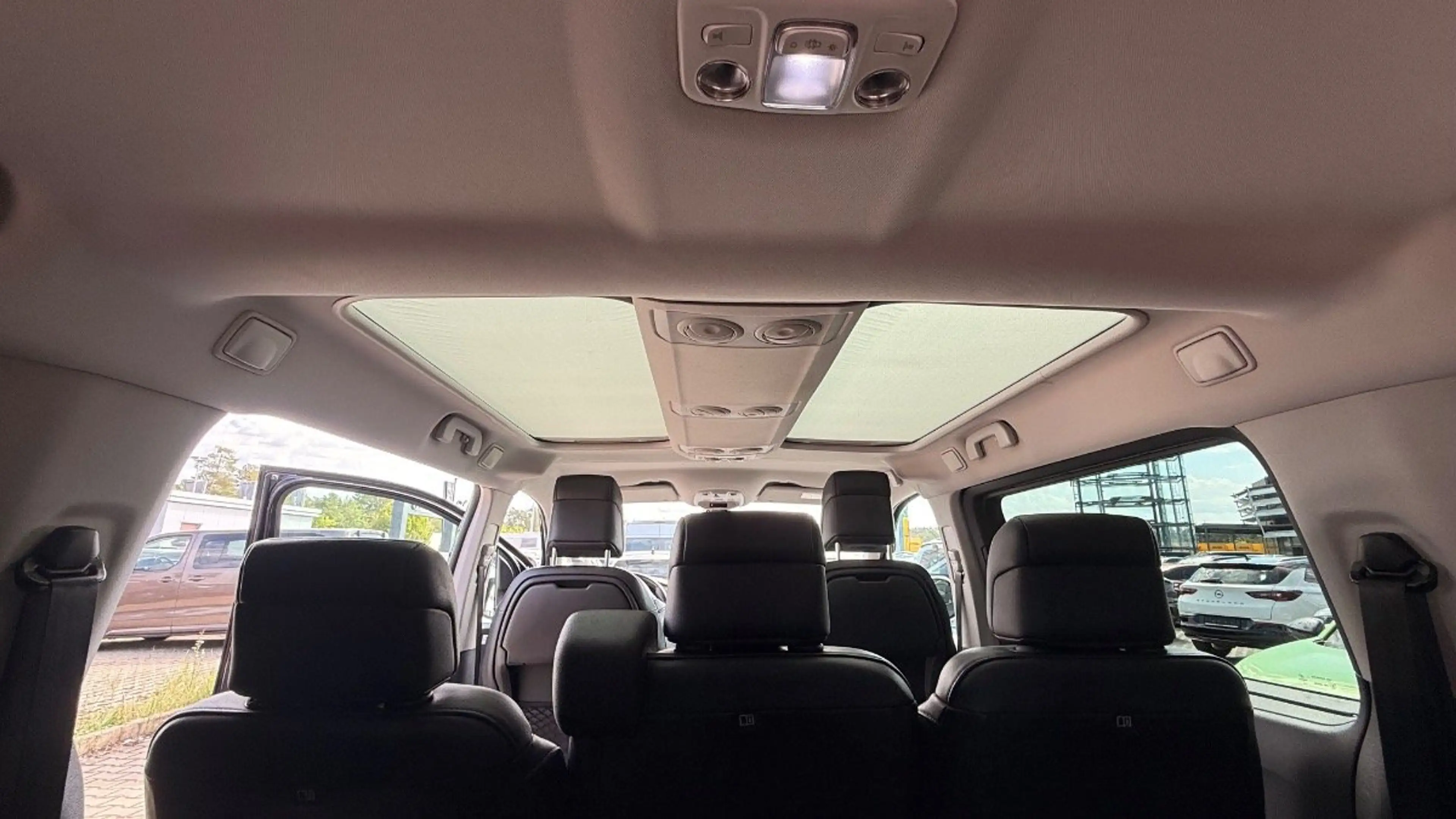 Opel Zafira Life Electric (75kWh) (L2) -e Elegance M — photo 11