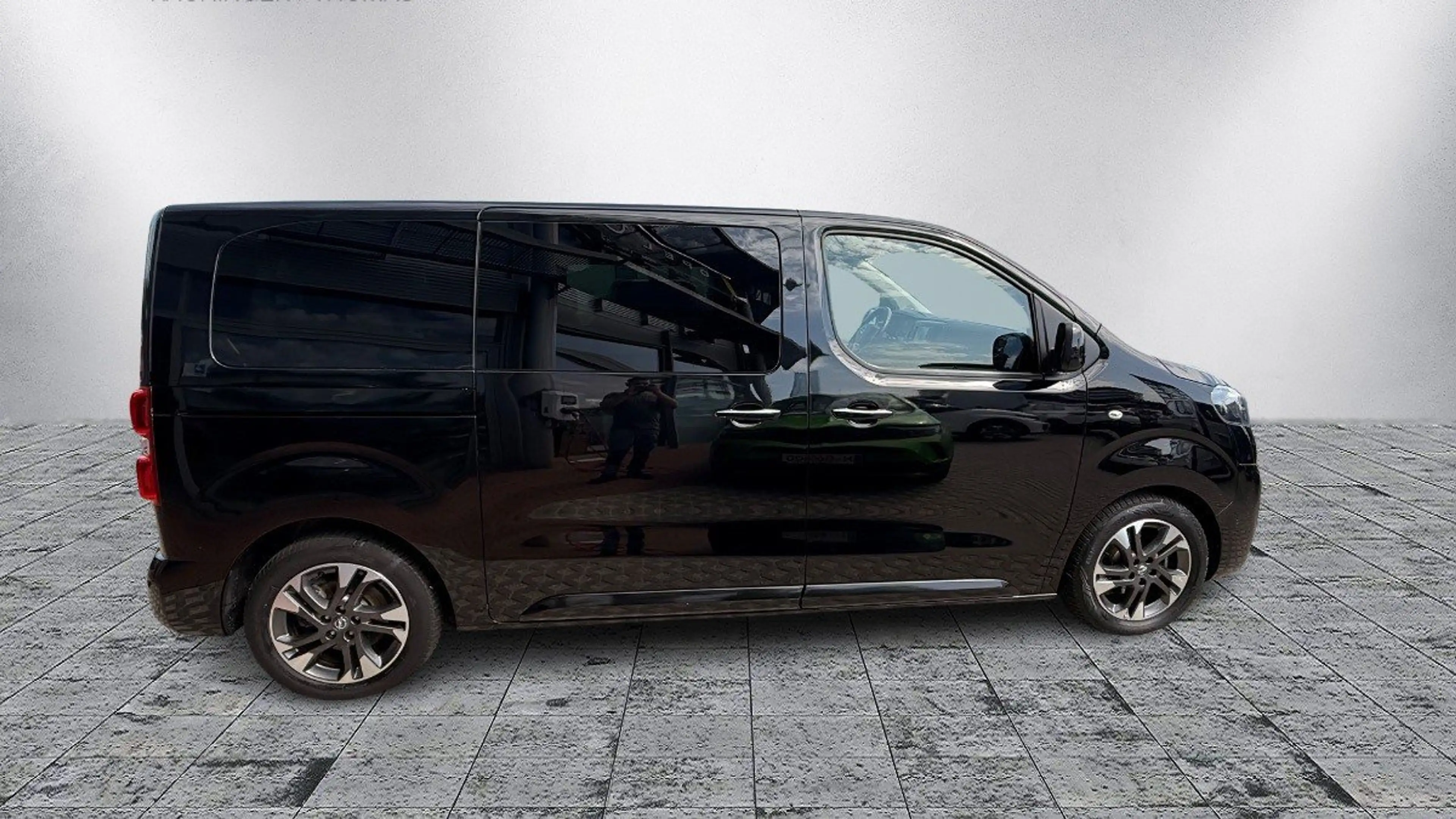 Opel Zafira Life Electric (75kWh) (L2) -e Elegance M — photo 4