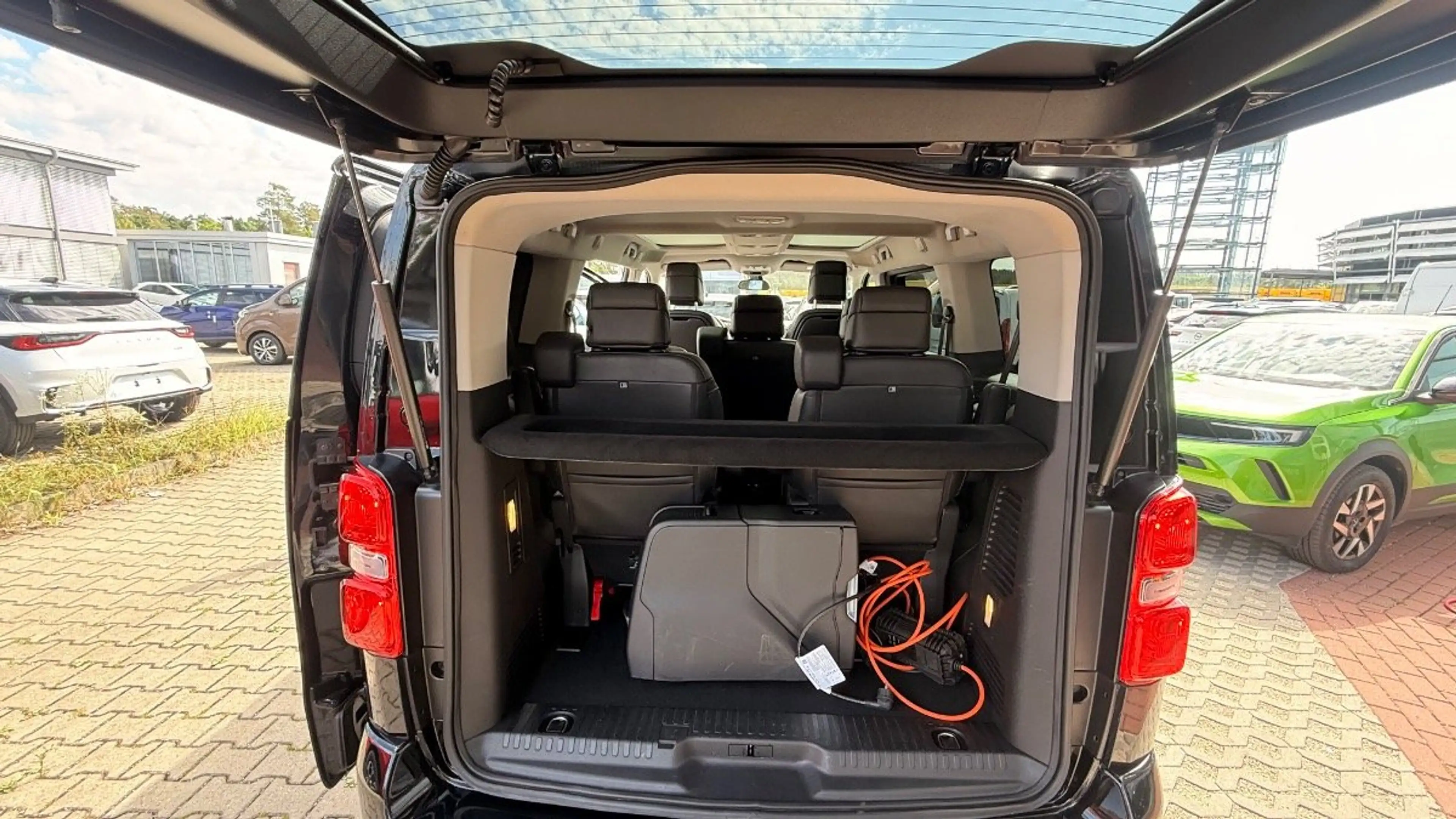 Opel Zafira Life Electric (75kWh) (L2) -e Elegance M — photo 10