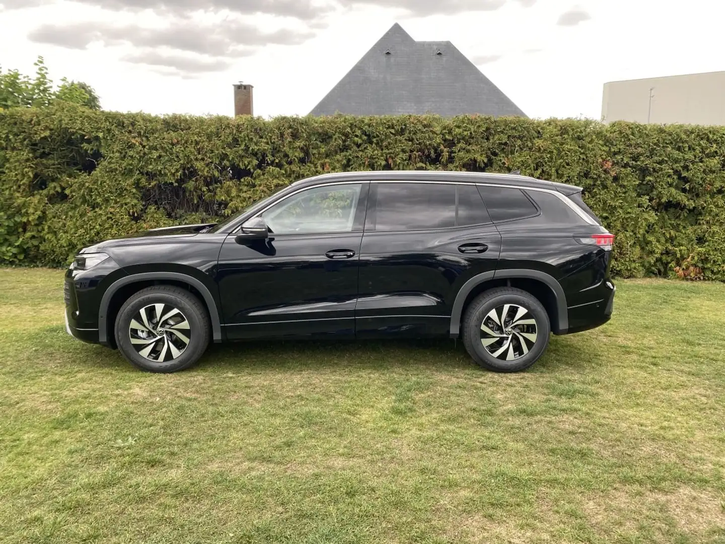 Volkswagen Tayron Tayron 1.5 eTSI benzine automaat  Life 7pl NIEUW Zwart - 2