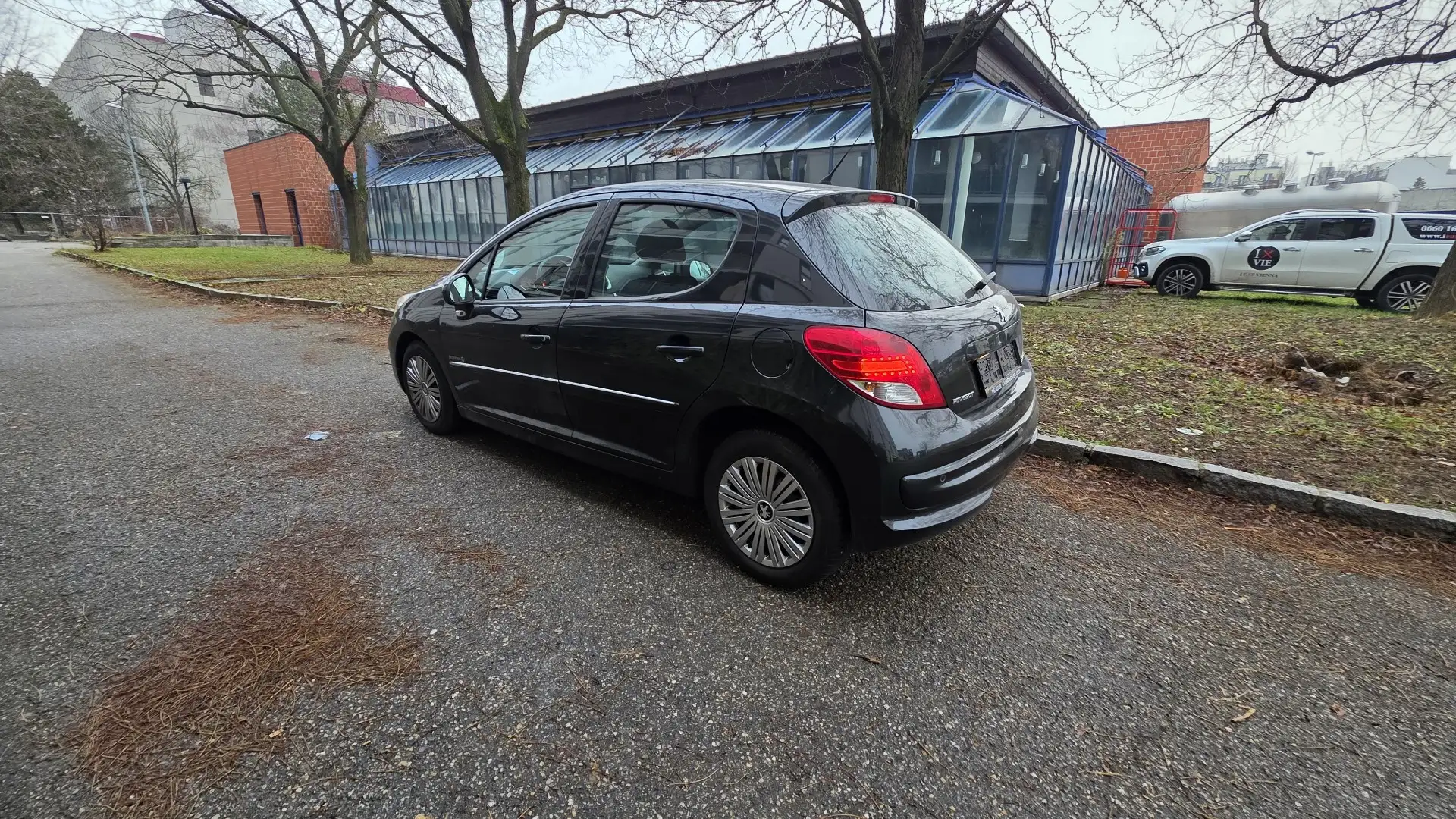 Peugeot 207 Allure 1,4 Premium Ausstattung ParksensorTempomat - 2