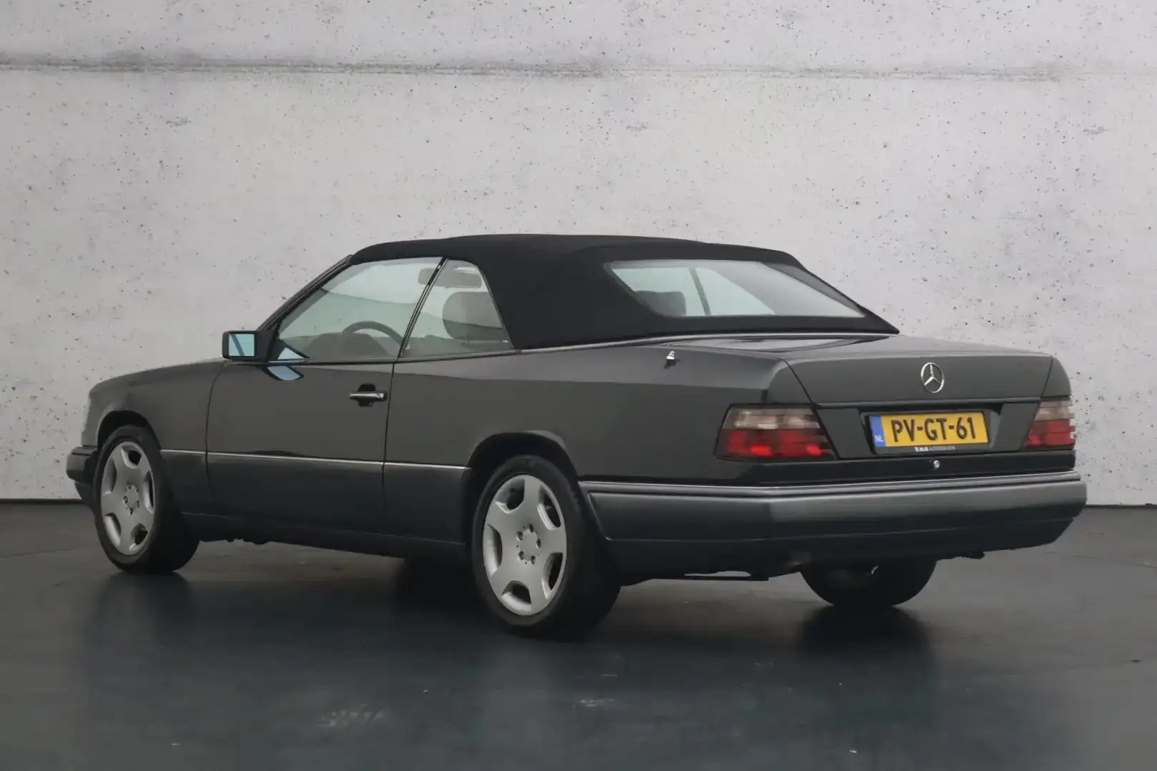 Mercedes-Benz E 220 E 220 - 1