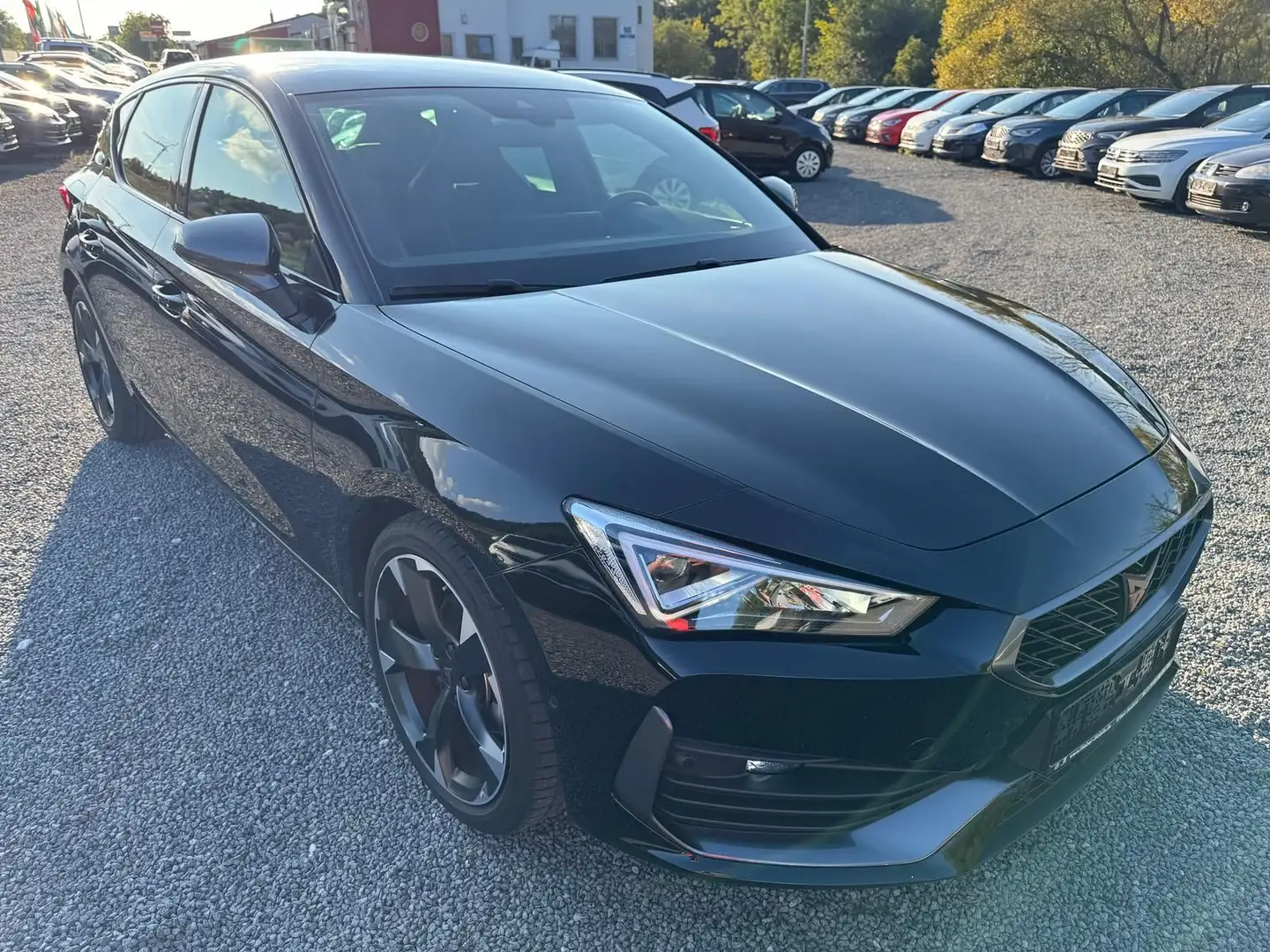 CUPRA Leon 1.5 eTSI *DSG*PARKLENK*PDC+KAMERA*SHZ*NAVI* Schwarz - 1