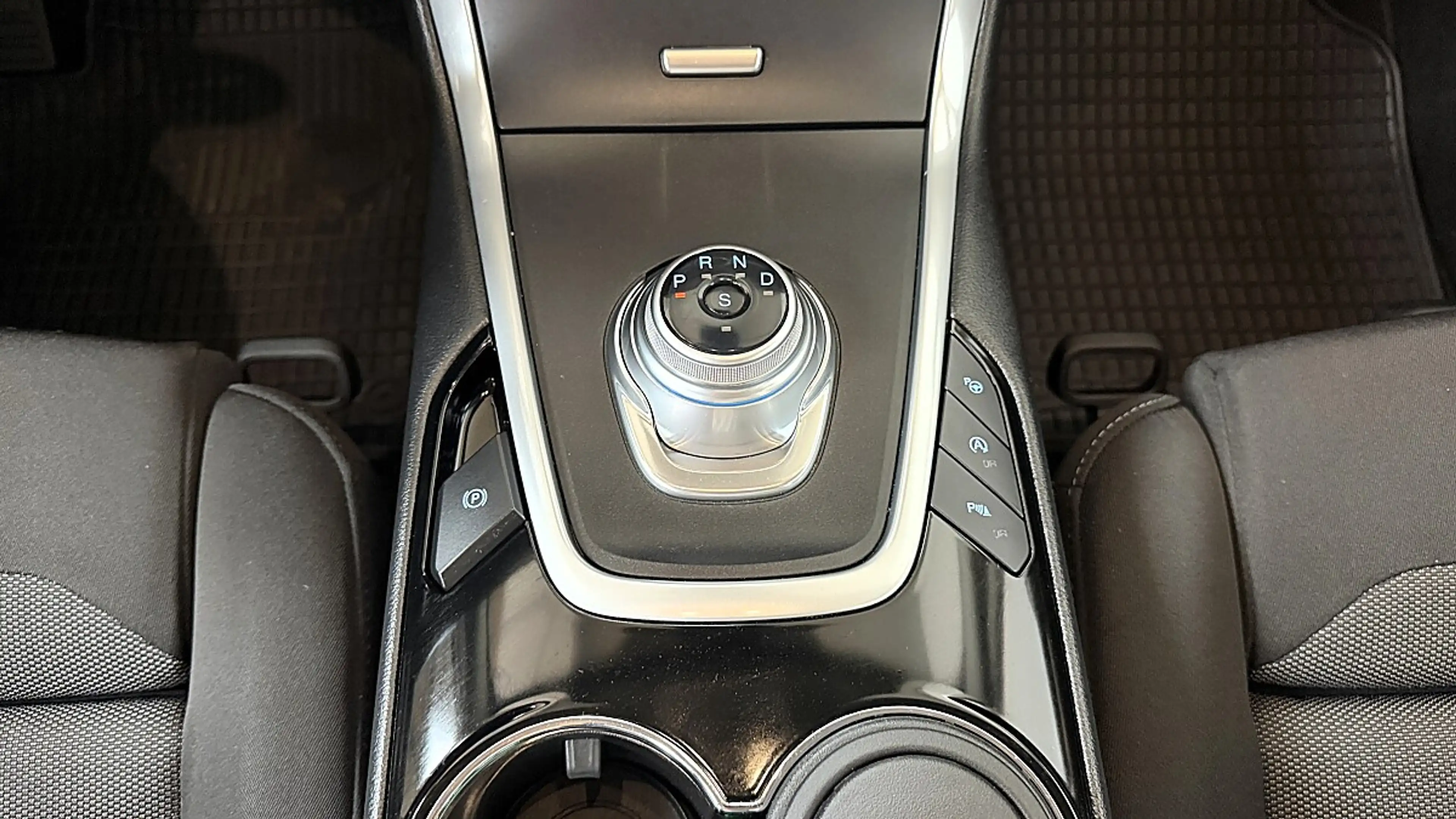 Ford Galaxy 2,0 EcoBlue SCR Titanium Aut. — photo 14