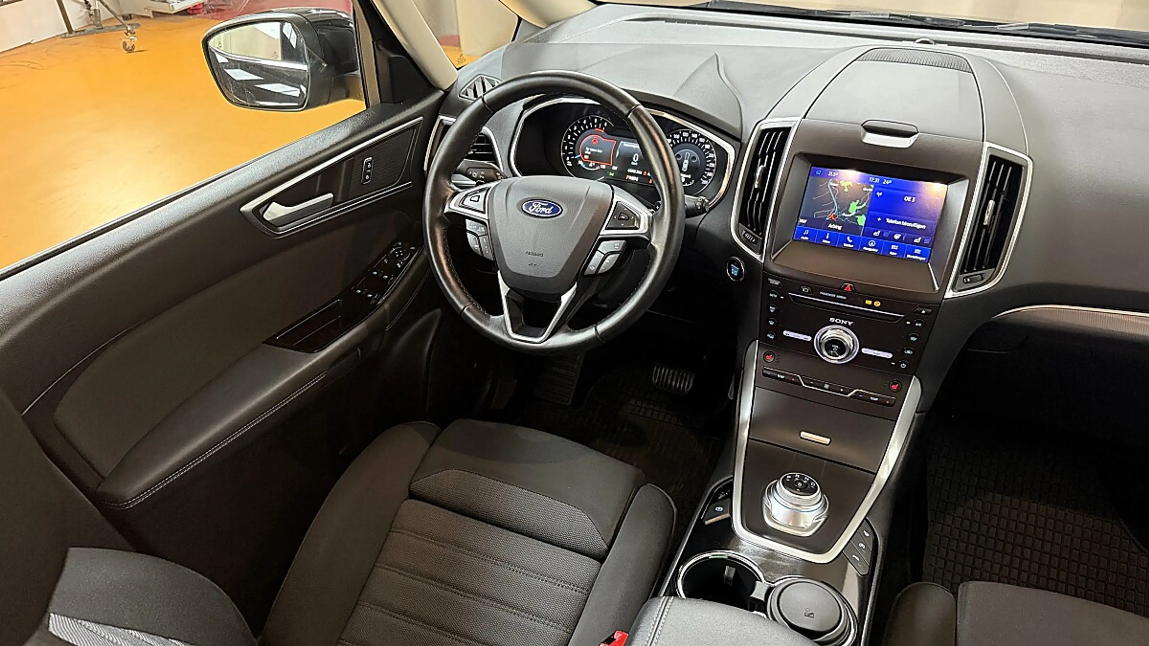 Ford Galaxy 2,0 EcoBlue SCR Titanium Aut. — photo 16