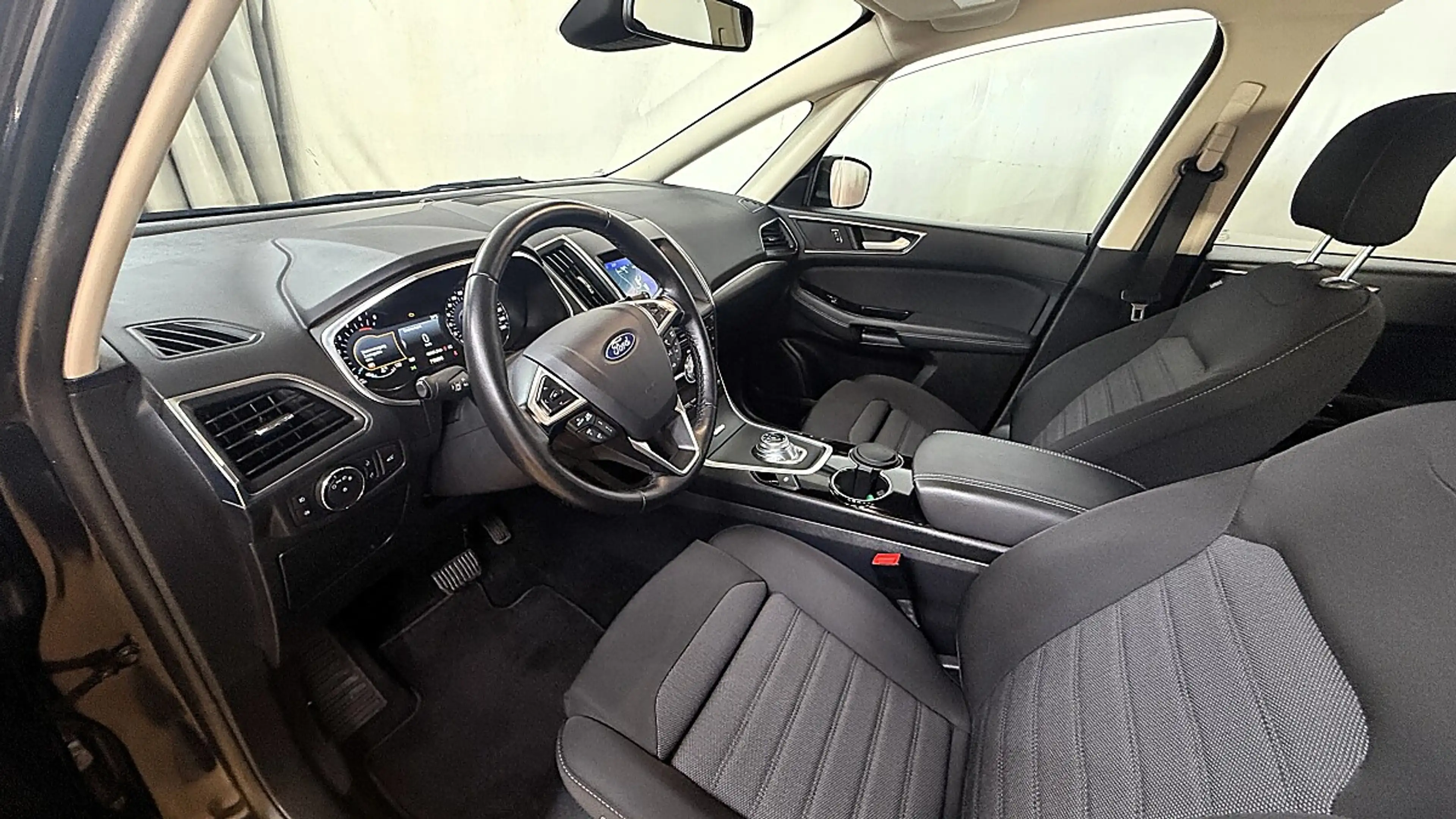 Ford Galaxy 2,0 EcoBlue SCR Titanium Aut. — photo 10