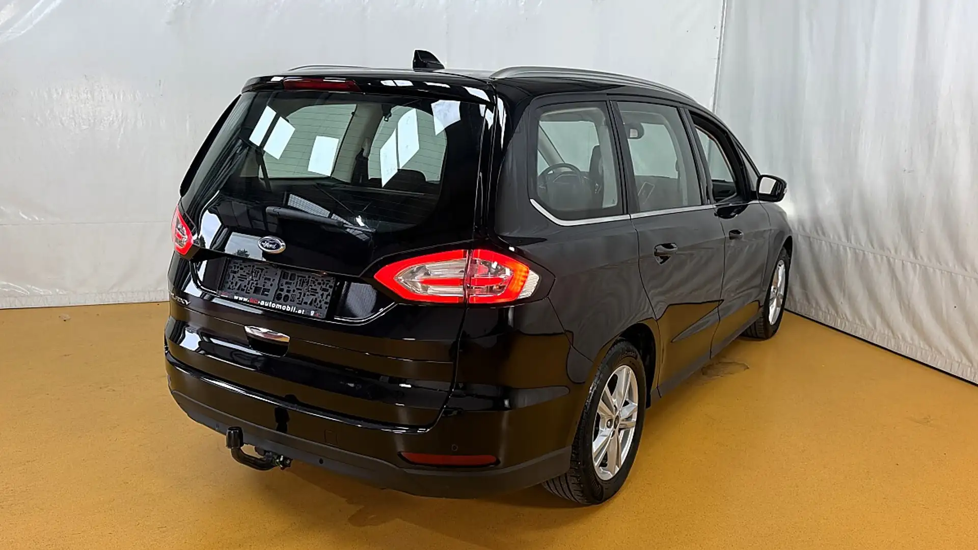 Ford Galaxy 2,0 EcoBlue SCR Titanium Aut. Schwarz - 2