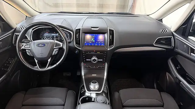 Ford Galaxy view 3