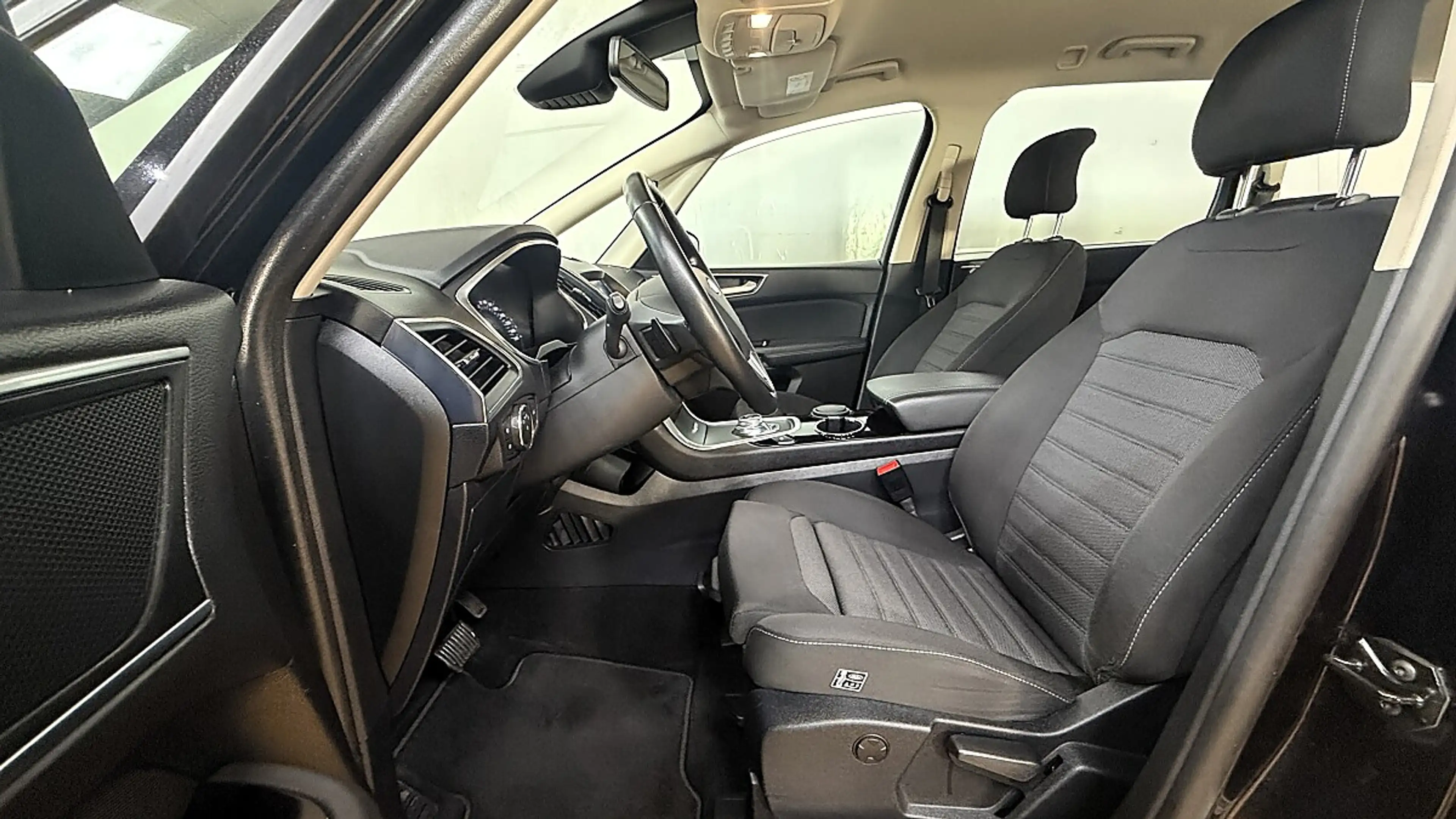 Ford Galaxy 2,0 EcoBlue SCR Titanium Aut. — photo 4
