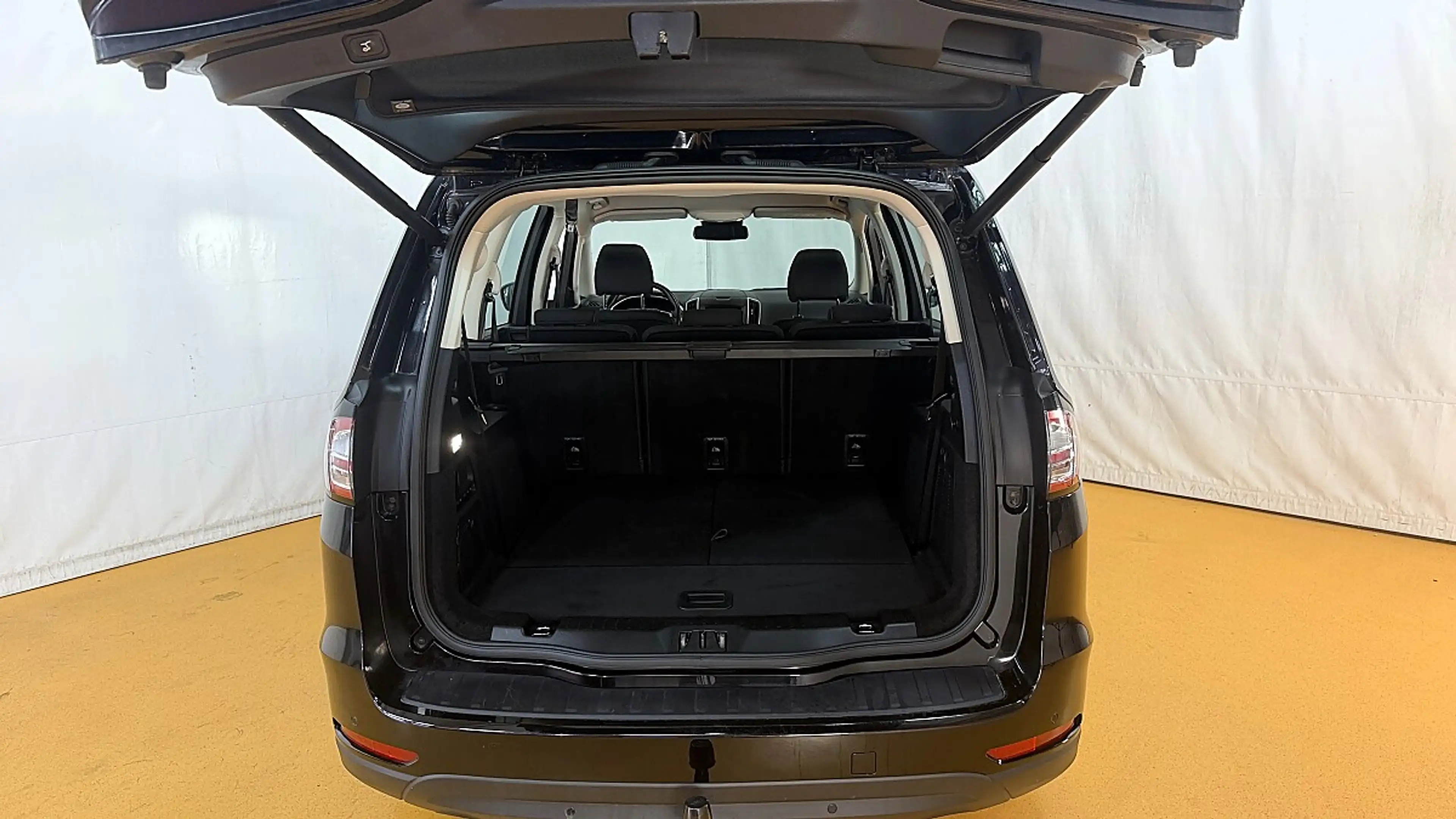 Ford Galaxy 2,0 EcoBlue SCR Titanium Aut. — photo 20