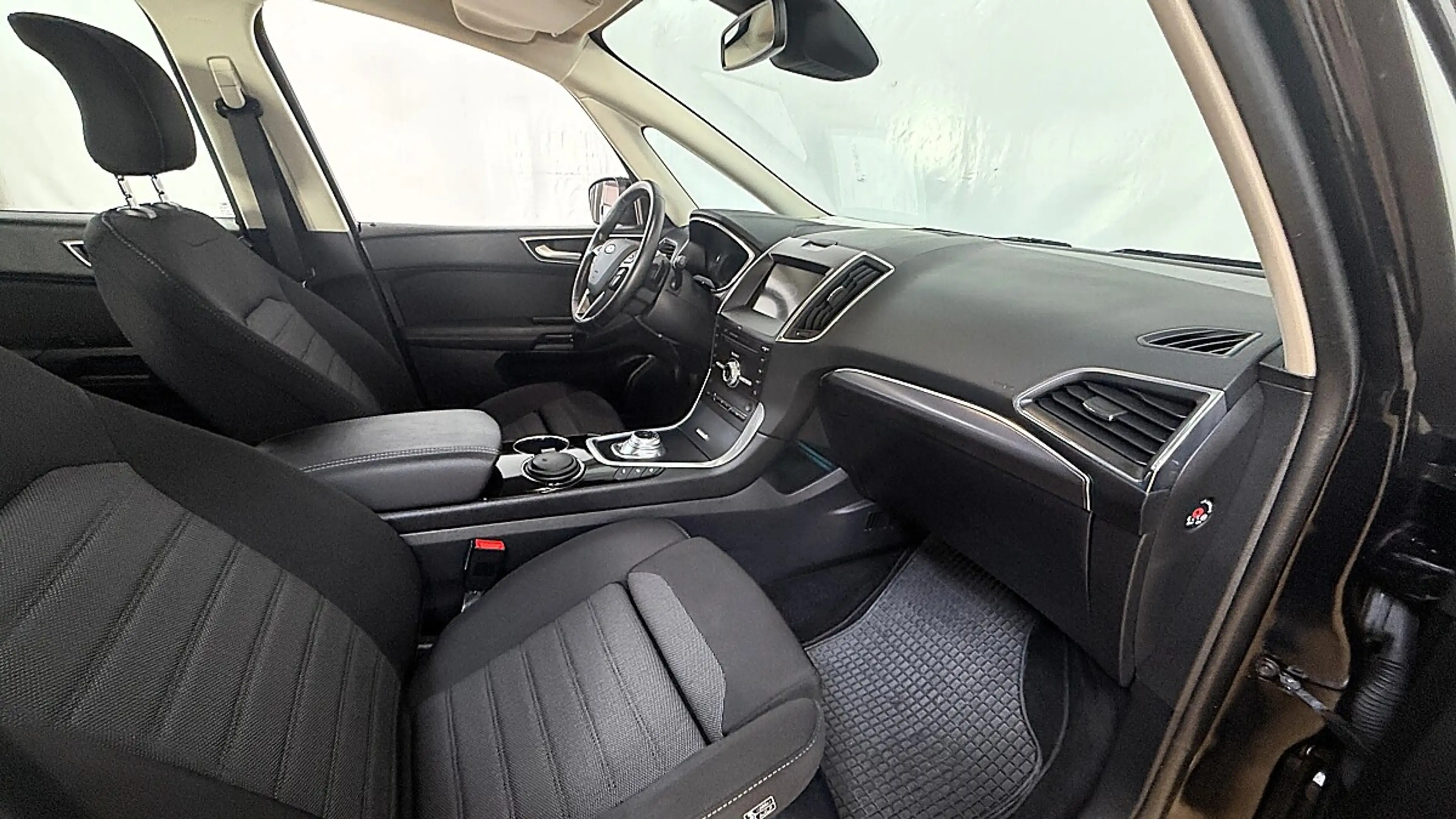 Ford Galaxy 2,0 EcoBlue SCR Titanium Aut. — photo 11