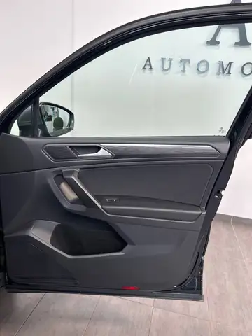 Volkswagen Tiguan Allspace view 9