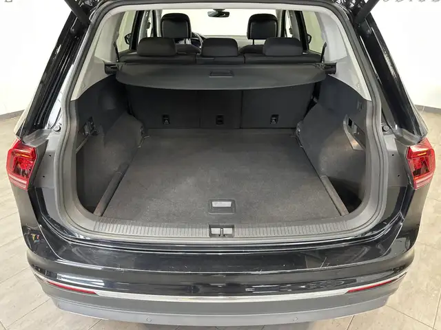 Volkswagen Tiguan Allspace view 6