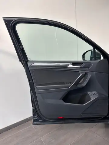 Volkswagen Tiguan Allspace view 8