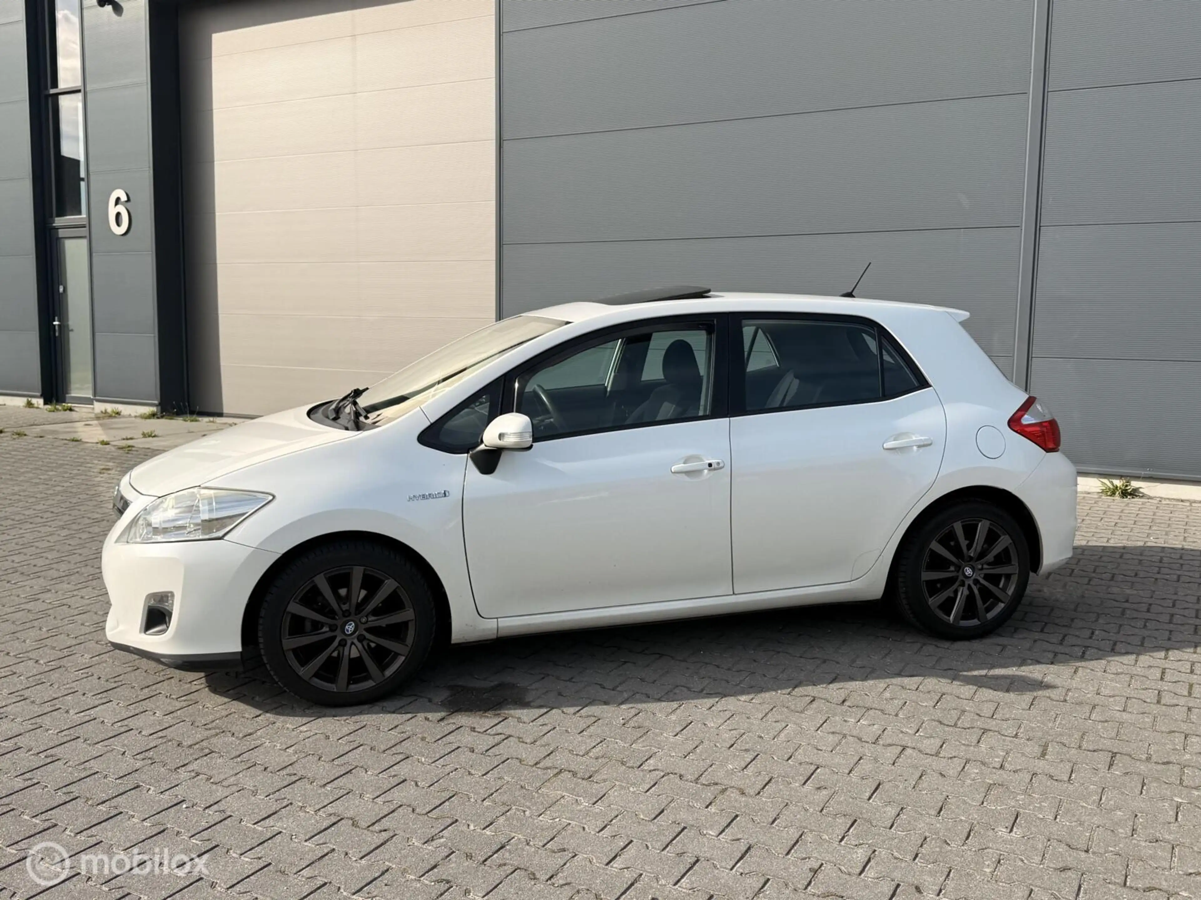 Toyota Auris 1.8 Full Hybrid Executive Business | Hybrid | 01/2 — photo 4