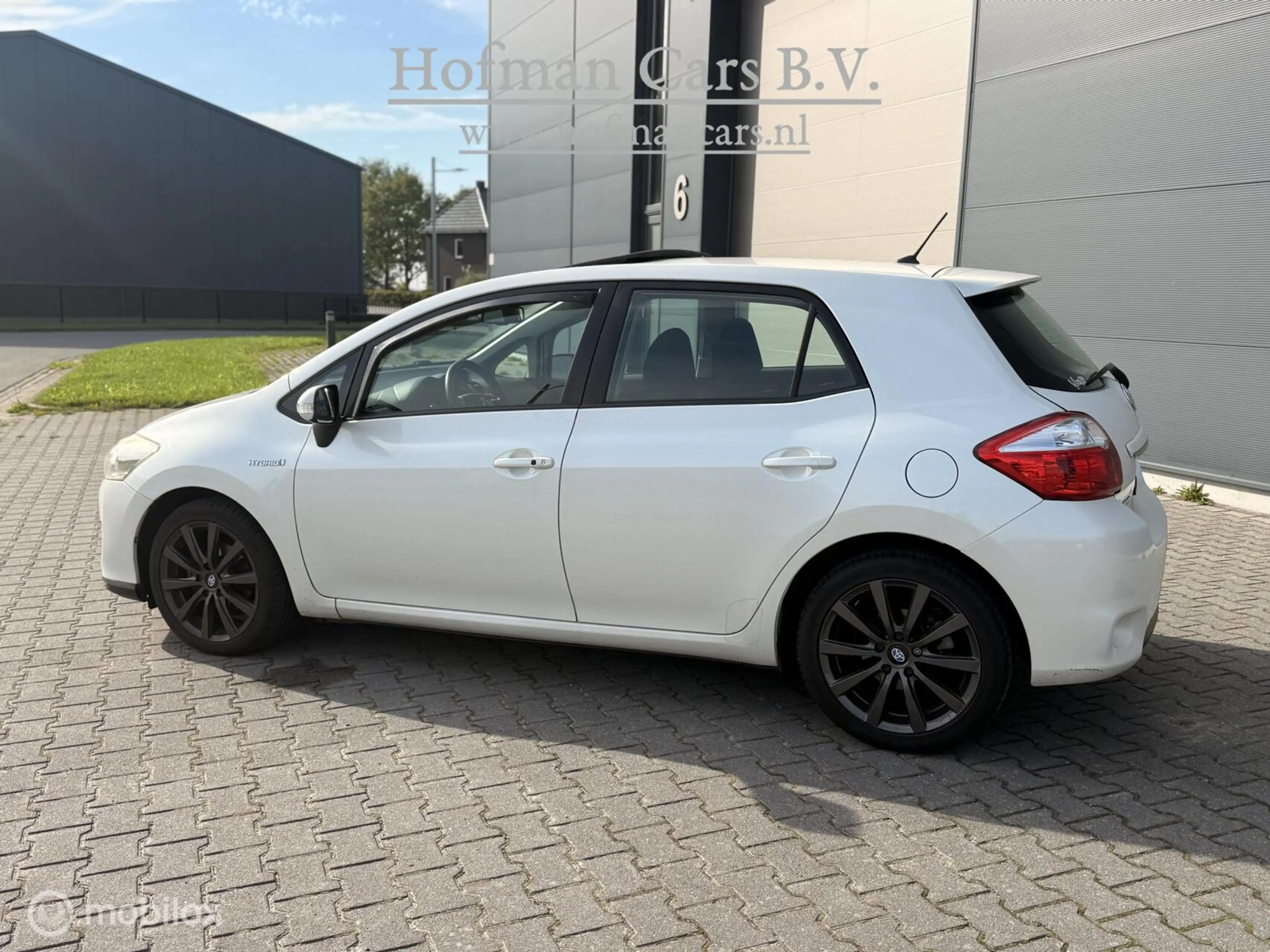 Toyota Auris 1.8 Full Hybrid Executive Business | Hybrid | 01/2 — photo 3